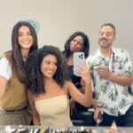 Heslaine Vieira Instagram – Encontro hoje de manhã foi maravilhoso 🤍✨ 
Obrigada pela @patriciapoeta por nos receber tão bem 
@val.assim que alegria sentar lado a lado com você 

Falamos do último capítulo da nossa novela amada e da estreia de As Five hoje às 18h no @globoplay 😍

Tudo é mais gostoso quanto tô com você amiga @talitayounann ! Feliz de termos feito juntinhas mais um trabalho lindo! ♥️

Stylist @patriciabastosconsultoria 
@intibrand 

#fuzuê #asfive