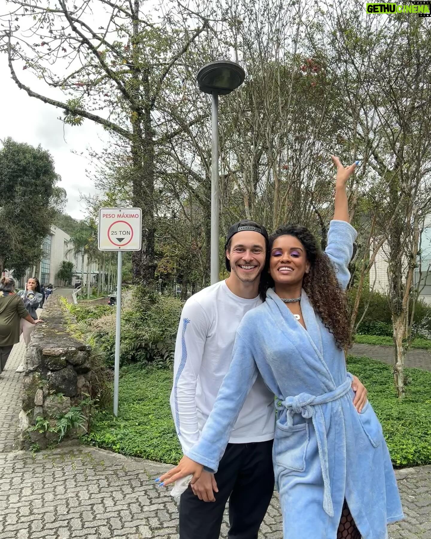 Heslaine Vieira - 15.2K Likes - Aniversário de um amigo que fiz pra vida
Ele é tão especial que até minha avó fala dele
Sabe que essa pessoa foi até Ipatinga em Minas Gerais pra conhecer ela?! Dona Maria conta pra todo mundo
Eu sou muito feliz de ter te encontrado nesse mundo gigante
Seu coração é ouro e eu tenho sorte💜
Na última foto a fada madrinha dessa amizade que nasceu no dia do teste. @fridarichterr