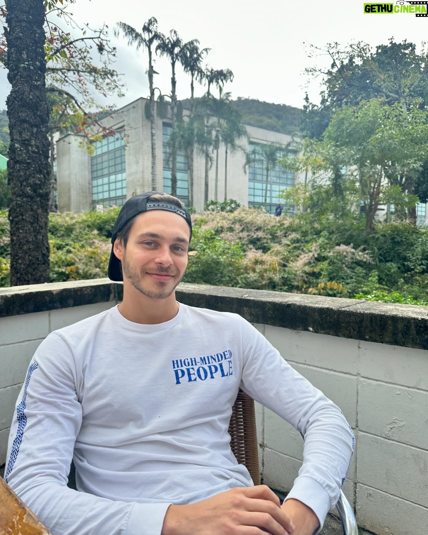 Heslaine Vieira - 15.2K Likes - Aniversário de um amigo que fiz pra vida
Ele é tão especial que até minha avó fala dele
Sabe que essa pessoa foi até Ipatinga em Minas Gerais pra conhecer ela?! Dona Maria conta pra todo mundo
Eu sou muito feliz de ter te encontrado nesse mundo gigante
Seu coração é ouro e eu tenho sorte💜
Na última foto a fada madrinha dessa amizade que nasceu no dia do teste. @fridarichterr