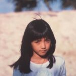 Hikari Mitsushima Instagram - * 写真家の篠山紀信さんが、人生においてどれだけ大きな存在だったかを痛感しています。本当にさびしい。 11歳の夏、沖縄アクターズスクールの写真集「少女たちのオキナワ」を撮影しにやって来た篠山さん。１対１で本物のカメラを向けられたのはあの時が初めてでした。 「笑うな、カメラを睨め」と言われたのも衝撃的だった。 その後もたびたび撮影をしていただき、「君を見つけたのは僕だよね」なんて笑って話してくれたのが嬉しかった。 弟の真之介が俳優の道を歩むと決めた時も最初の撮影は篠山さんにお願いしよう！と話し、BRUTUSの連載 '人間関係' のshootをしていただきました。 カメラを構えると巫女さんのようになる篠山さんには、何度かドキっとすることを言われたこともあります。 かけがえのない、こんなにも大きな存在に出会えたことがとても幸せです。感謝の涙が溢れて止まりません。 ありがとうございます。 まだまだ会いたかったです。 力強くてチャーミングな篠山さん ブラボー !!!!