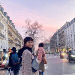 Hikari Mitsushima Instagram - 2023 : Feb / Paris🇫🇷 Louvre モナリザと３ショットの日が来るとは！ My best friend always takes me to the outside world. Now it's my turn to take you on a journey ! I met her when I was 13 years old. She fulfilled her dream. She's a hair and makeup artist and the owner of a beauty salon. ' Merci pour tout ' ❤️