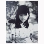 Hikari Mitsushima Instagram - * 写真家の篠山紀信さんが、人生においてどれだけ大きな存在だったかを痛感しています。本当にさびしい。 11歳の夏、沖縄アクターズスクールの写真集「少女たちのオキナワ」を撮影しにやって来た篠山さん。１対１で本物のカメラを向けられたのはあの時が初めてでした。 「笑うな、カメラを睨め」と言われたのも衝撃的だった。 その後もたびたび撮影をしていただき、「君を見つけたのは僕だよね」なんて笑って話してくれたのが嬉しかった。 弟の真之介が俳優の道を歩むと決めた時も最初の撮影は篠山さんにお願いしよう！と話し、BRUTUSの連載 '人間関係' のshootをしていただきました。 カメラを構えると巫女さんのようになる篠山さんには、何度かドキっとすることを言われたこともあります。 かけがえのない、こんなにも大きな存在に出会えたことがとても幸せです。感謝の涙が溢れて止まりません。 ありがとうございます。 まだまだ会いたかったです。 力強くてチャーミングな篠山さん ブラボー !!!!