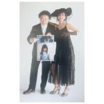 Hikari Mitsushima Instagram - * 写真家の篠山紀信さんが、人生においてどれだけ大きな存在だったかを痛感しています。本当にさびしい。 11歳の夏、沖縄アクターズスクールの写真集「少女たちのオキナワ」を撮影しにやって来た篠山さん。１対１で本物のカメラを向けられたのはあの時が初めてでした。 「笑うな、カメラを睨め」と言われたのも衝撃的だった。 その後もたびたび撮影をしていただき、「君を見つけたのは僕だよね」なんて笑って話してくれたのが嬉しかった。 弟の真之介が俳優の道を歩むと決めた時も最初の撮影は篠山さんにお願いしよう！と話し、BRUTUSの連載 '人間関係' のshootをしていただきました。 カメラを構えると巫女さんのようになる篠山さんには、何度かドキっとすることを言われたこともあります。 かけがえのない、こんなにも大きな存在に出会えたことがとても幸せです。感謝の涙が溢れて止まりません。 ありがとうございます。 まだまだ会いたかったです。 力強くてチャーミングな篠山さん ブラボー !!!!