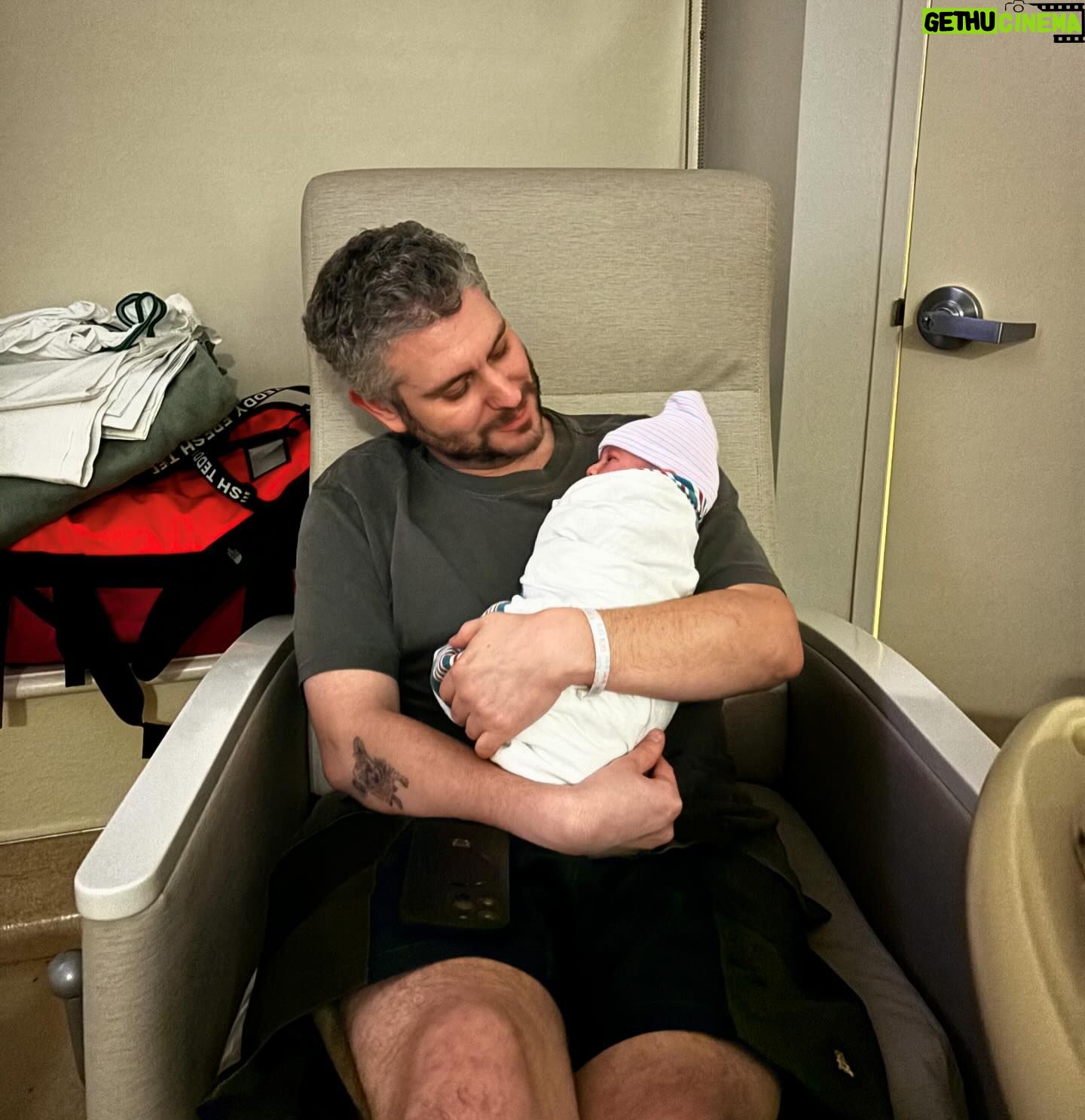Hila Klein Instagram - Baby Sunny was born Wednesday at 7:45 pm! Right after the show ended Ethan rushed home because I was going into labor! We left the house at 5:00 and I was holding Sunny by 8:00 ðŸ˜. Everyone is happy and healthy!!