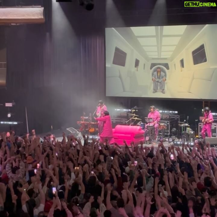 Hila Klein - 92.3K Likes - Thank you for having us last night @olivertree the show was so much fun you’re so creative and inspiring! Always excited to see what you do next ❤️❤️❤️