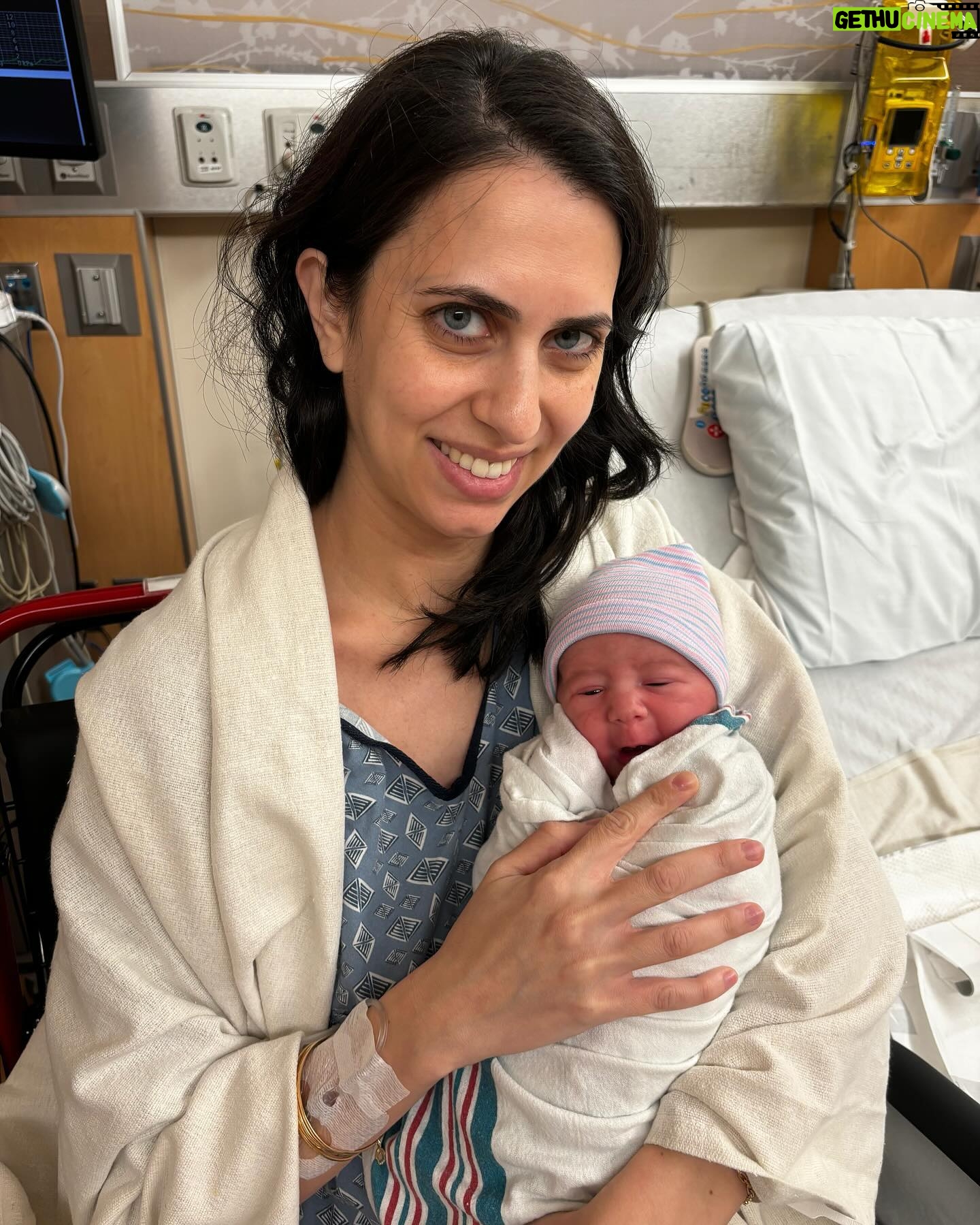 Hila Klein Instagram - Baby Sunny was born Wednesday at 7:45 pm! Right after the show ended Ethan rushed home because I was going into labor! We left the house at 5:00 and I was holding Sunny by 8:00 ðŸ˜. Everyone is happy and healthy!!