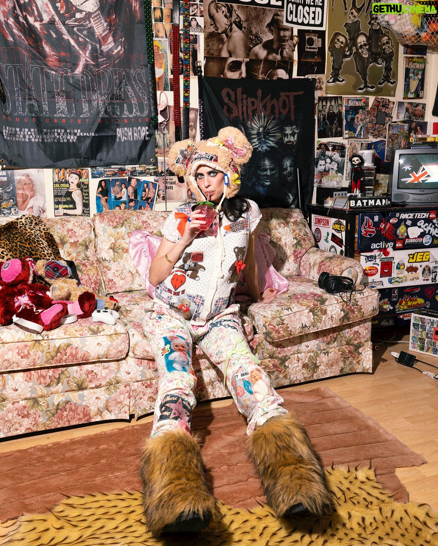 Hila Klein Instagram - Hila Klein in our 1 of 1 items upcycled by @lefthandla