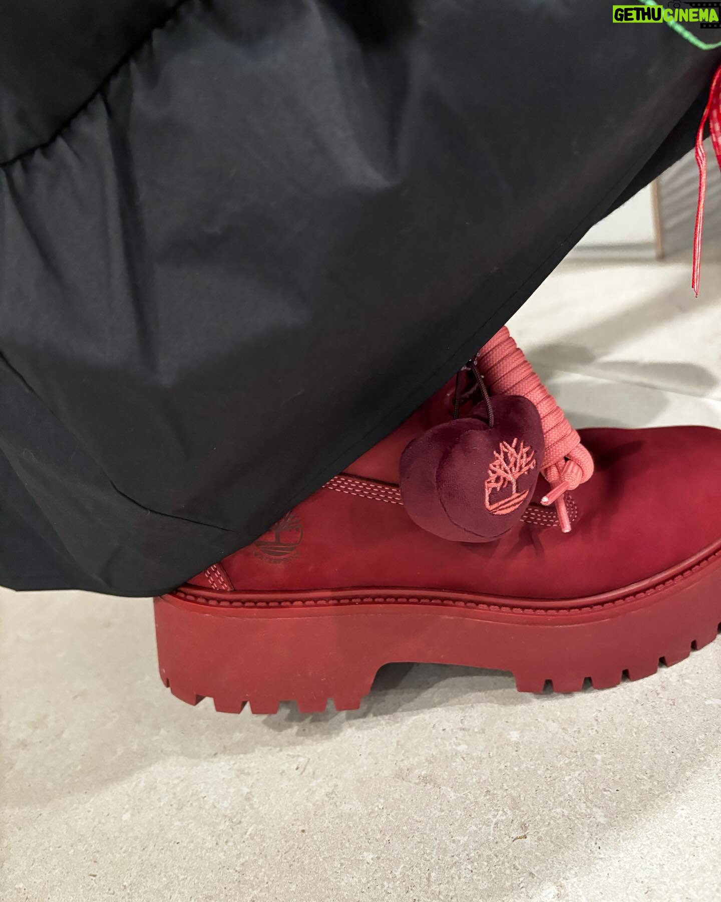 Hila Klein Instagram - 1. Look at my husband! 2. This new dress turned out so cute (out on the 15th) 3. Obsessed with these valentines timberlands