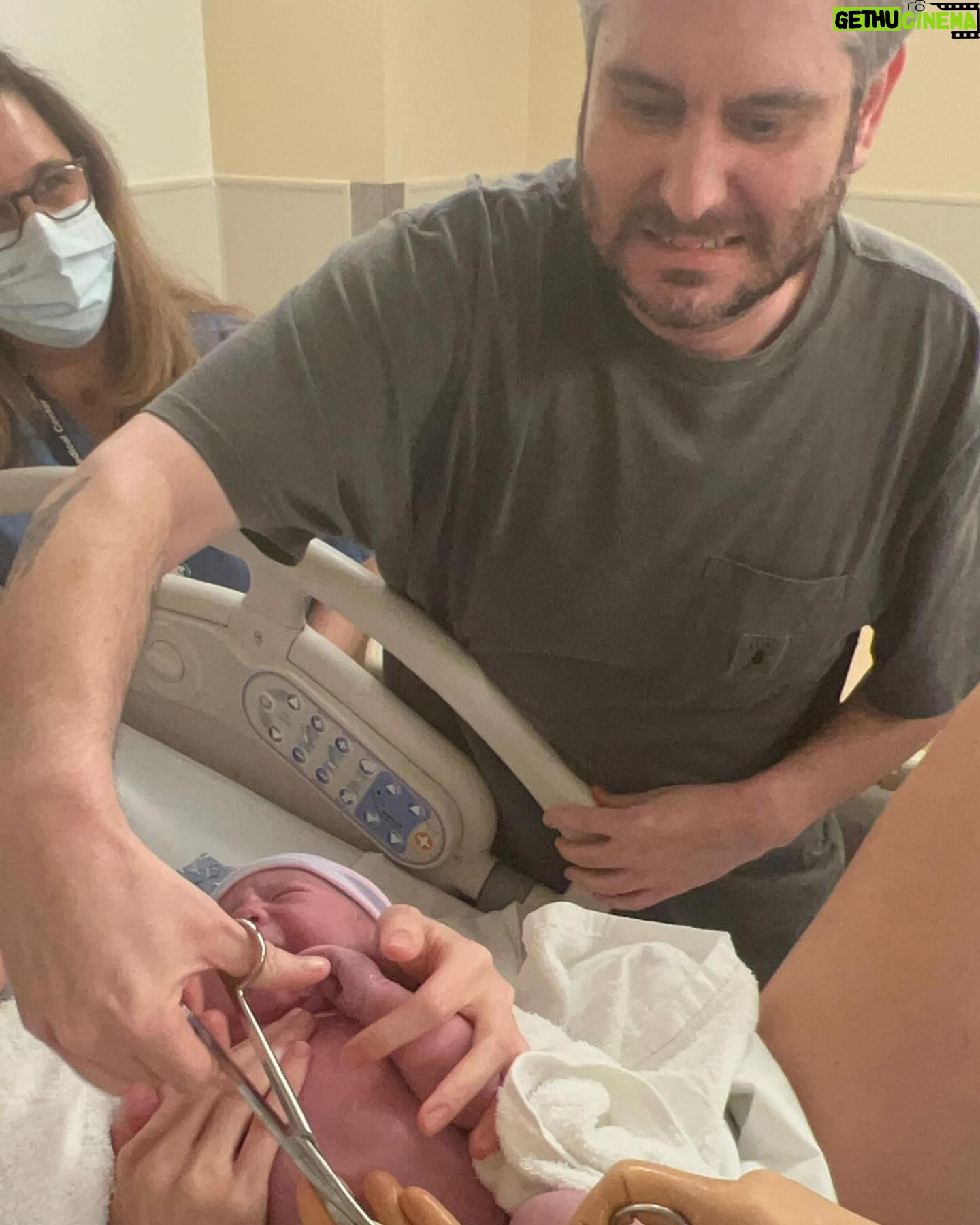 Hila Klein Instagram - Baby Sunny was born Wednesday at 7:45 pm! Right after the show ended Ethan rushed home because I was going into labor! We left the house at 5:00 and I was holding Sunny by 8:00 ðŸ˜. Everyone is happy and healthy!!