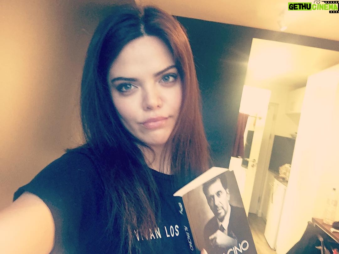 Hilal Altınbilek Instagram - Al ❤️ canım arkadaşımın bana hediyesiydi @sebahat_kumas yeni başlycam🌙💕