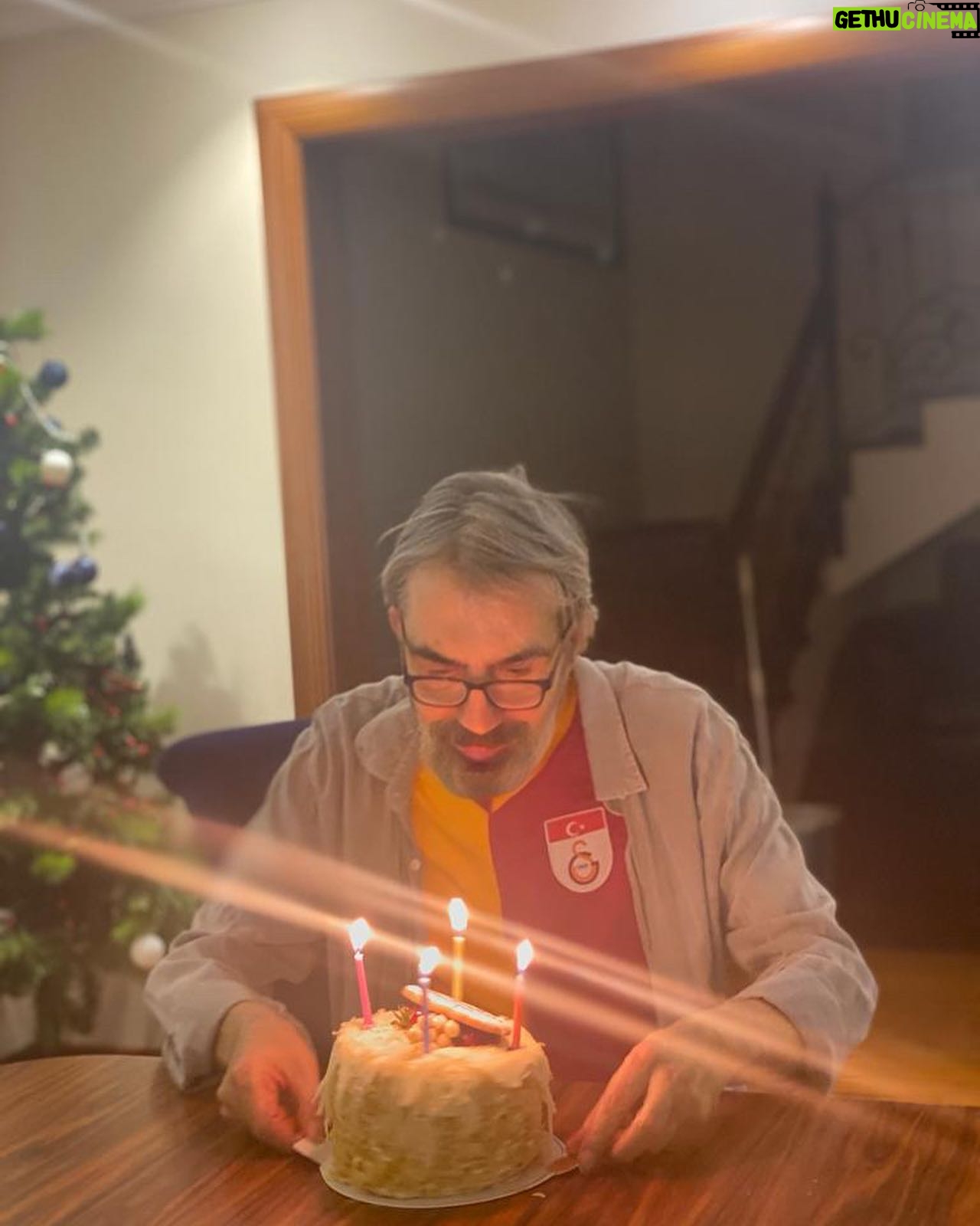 Hilal Altınbilek Instagram - İyi ki varsın iyi ki doğdun canım babam…kıymetlim… uzun, sağlıklı huzurlu mutlu yıllarımız olsun🧿🍀🌟 @ozdemiraltnbilek 👑❤️