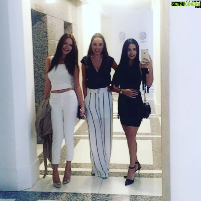 Hilal Altınbilek Instagram - Bir hafta sonu daha geldi, veee...👭👭👭💕