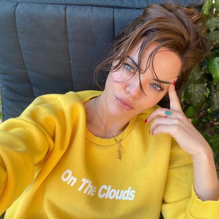 Hilal Altınbilek Instagram - 🐥İlk defa bugün sıkıldım🌞🙈 az kaldı biraz daha sabır🙏🏼 #evdekal #evdekaltürkiye