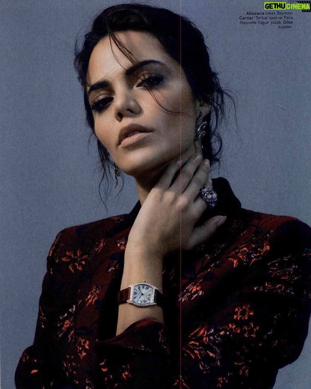 Hilal Altınbilek Instagram - Yılbaşı sayısı için #instyle çekimimizden...Yeni filmimiz #çocuklarsanaemanet hakkında herşeyi konuştuk💜