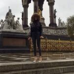 Hilal Altınbilek Instagram - Hi london✋🏻 Shoes by @jalouxshoes