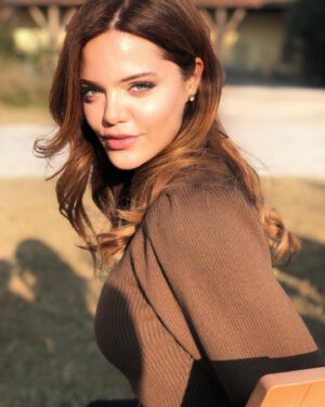 Hilal Altınbilek Instagram - ✨ güneşli güzel bir yerden sevgiler...✨✨🌞