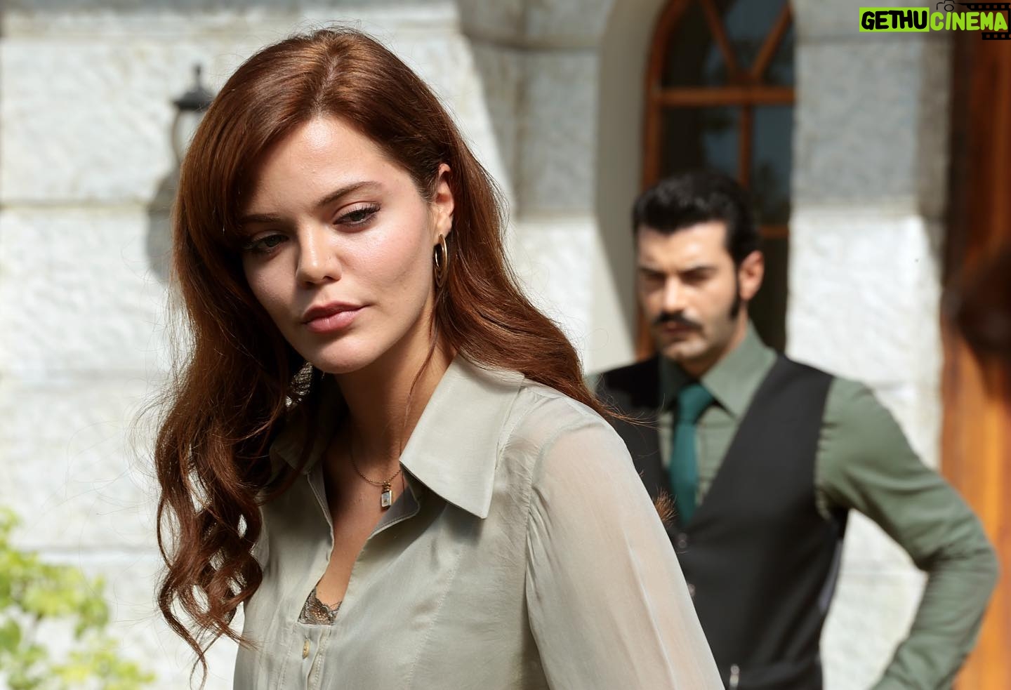 Hilal Altınbilek Instagram - Yeni bölümü bu akşam burda beraber izliyoruz 🥰 yazın yorumları hepsini okuyacağım 💋 #belkibirgün #BirZamanlarÇukurova @bzcdizi @atvturkiye