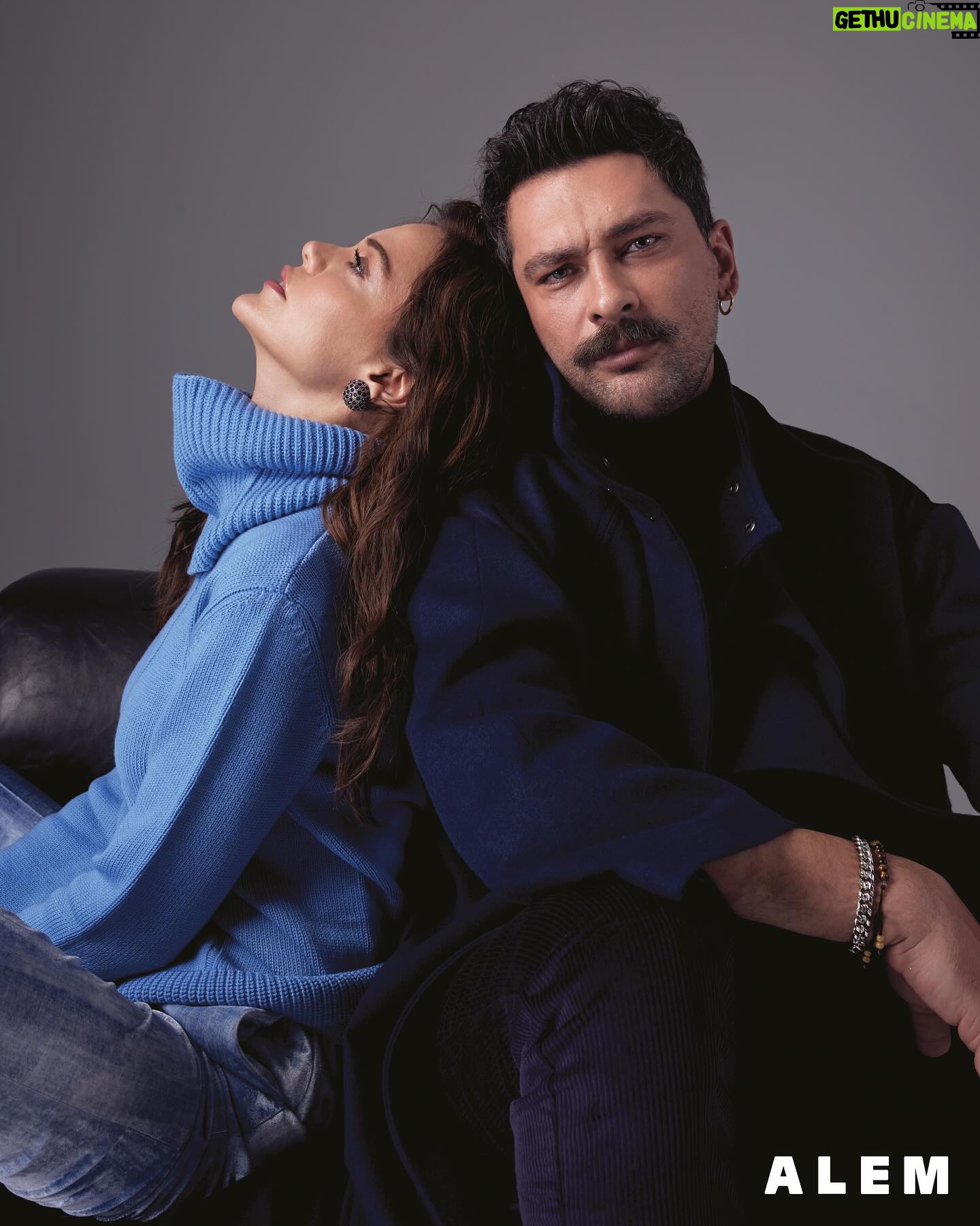 Hilal Altınbilek - 312.7K Likes - #HilalAltınbilek ve #OnurTuna ile keyifli bir çekimde buluştuk🌟 @hilalaltinbilek @onurtuna
Genel Yayın Yönetmeni: @gozdeyorukogluersu
Röportaj: @kubricc
Fotoğraflar: @jiyankizilboga
Styling: @sburcucam & @mina.tanay
Saç: @mutluahmet.sinan
Makyaj: @burkhu
Fotoğraf asistanı: @dogasucu
Makyaj asistanı: @arzusezar
Prodüksiyon: @ceylanyeniacun
Prodüksiyon asistanı: @nazlisancakli