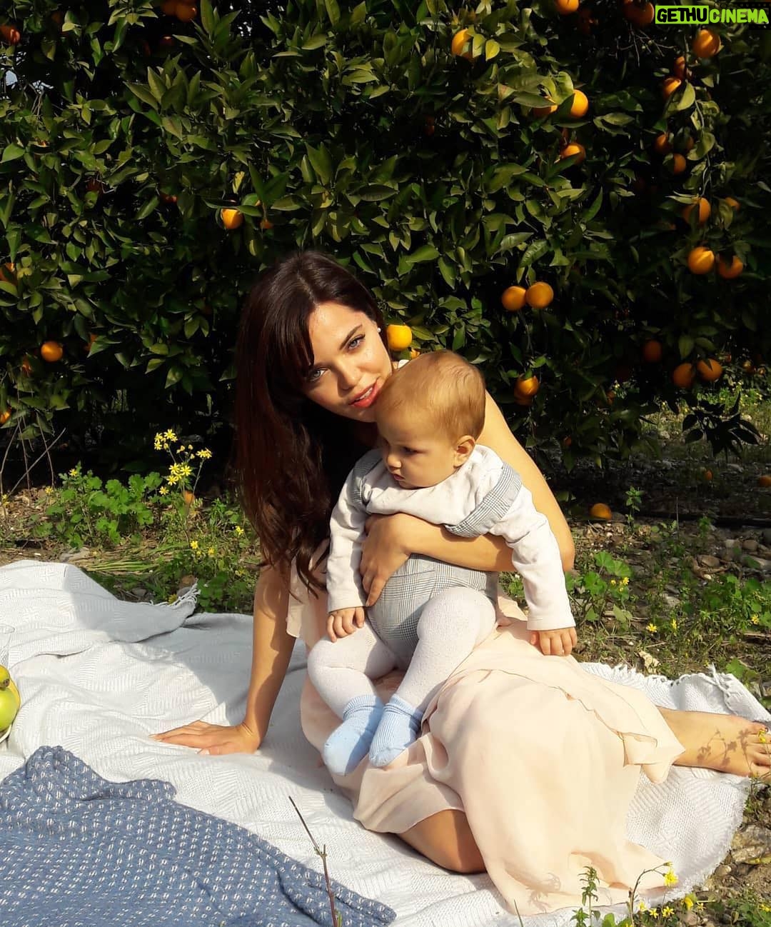 Hilal Altınbilek Instagram - Adnan Bebek’le yeni bölümü beklerken biz 👶🏻🥰 @bzcdizi @atvturkiye #birzamanlarçukurova