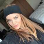 Hilal Altınbilek Instagram – Mutluuu,güzel haberli, sürpriz tesadüflü bol eğlenceli haftasonları🤩🙏🏻#fromadana❤️