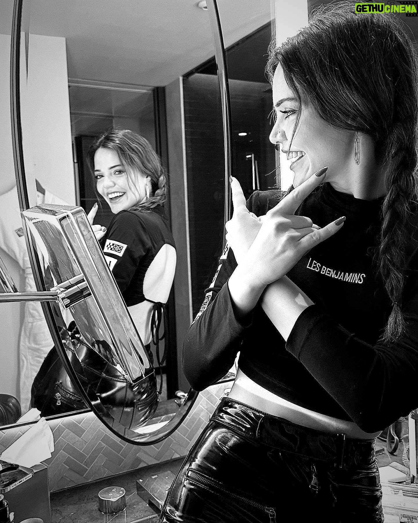 Hilal Altınbilek - 158.4K Likes - #blackfriday 🖤🌘📸 @tugceonyil
