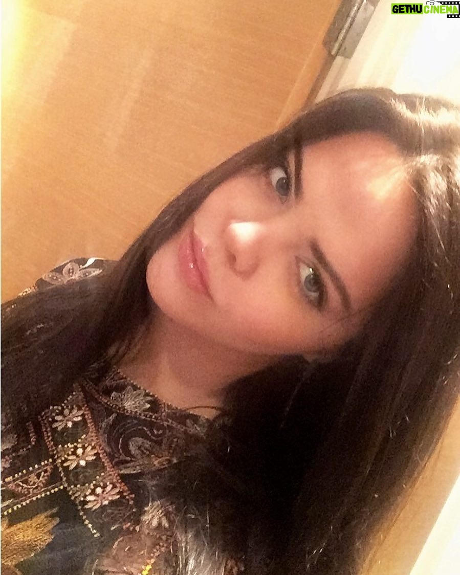 Hilal AltΔ±nbilek Instagram - πππβπ»#londonsunnydays π±#timetorelax #wednesdayselfie π#fakat#istanbulucokozledim π₯