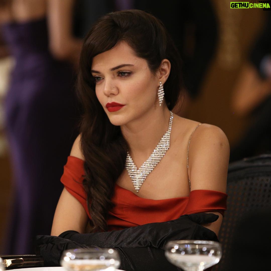Hilal Altınbilek Instagram - Bu akşam yine beraberiiizzz❤️🌟 👑🍀#birzamanlarçukurova @bzcdizi