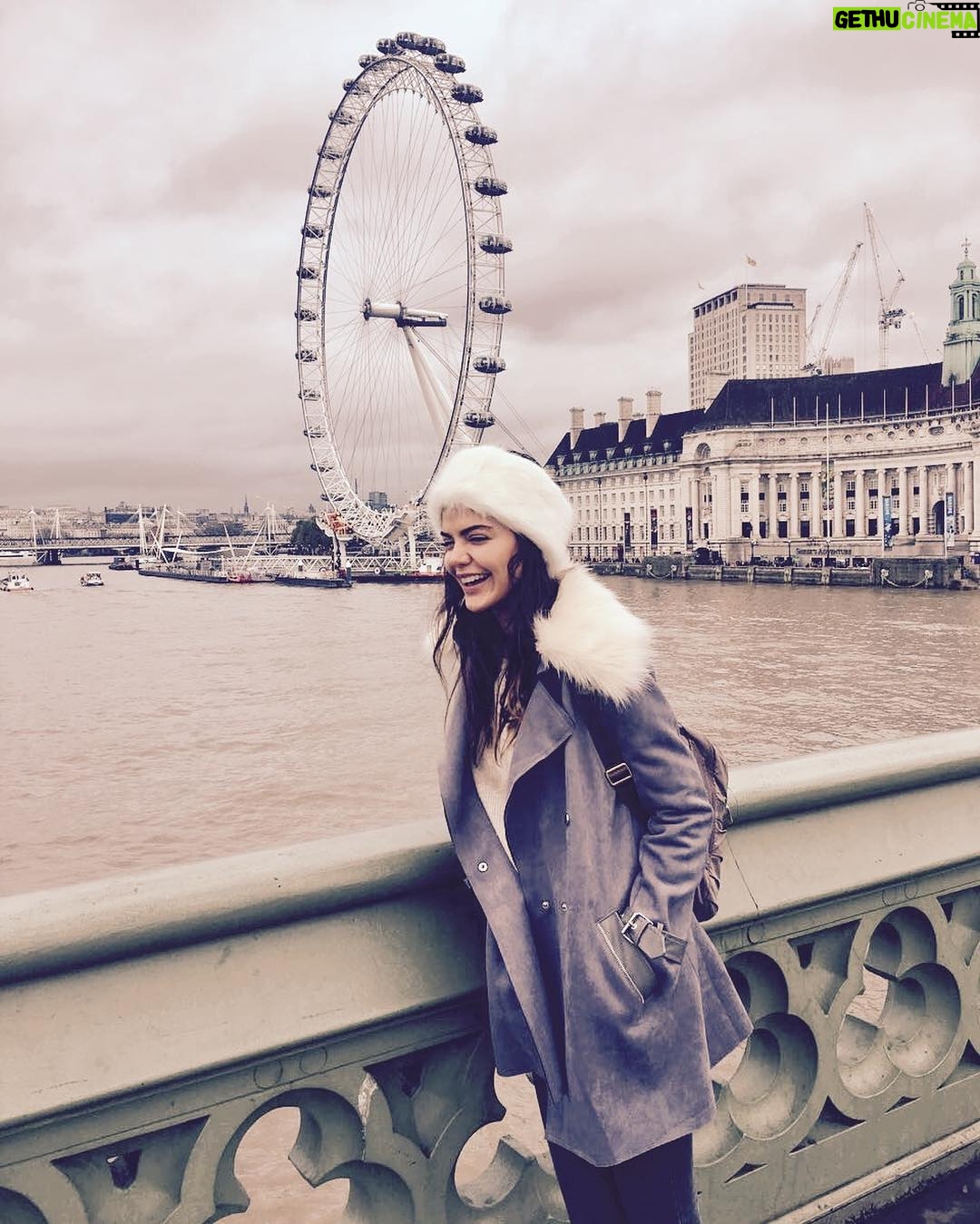 Hilal Altınbilek Instagram - #londoneye 👀💕# #geziyoruz #trip #happly #bestoftheday with @basakozdemir__