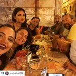 Hilal Altınbilek Instagram - #Repost @sebahat89 with @repostapp. ・・・filmcileeerrr buluşmasıı💗💗💗 Güzel buluşma 🙏😊 @altinbilekhilal @cineercan @pekerseda