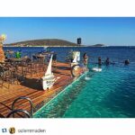 Hilal Altınbilek Instagram - #Repost @ozlemmaden with @repostapp. ・・・ Deniz İle Havuzun Kesiştiği Eşşiz nokta 👊🏻 Bugün de Güneş Böyle Batsın O Vakit