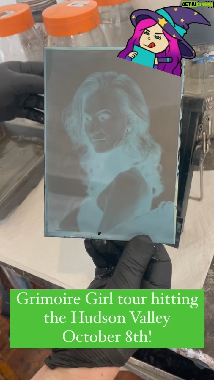 Hilarie Burton Instagram - Hot tip!! We are getting ready to announce the moderator for our Hudson Valley #GrimoireGirl book tour stop at @bardavonpresents on October 8th…….and if you haven’t gotten your tickets? You might wanna. Hint hint nudge nudge. 😉 Already sold out in NYC and Boston, so happy to invite folks to my hometown show! Come visit some of my favorite local businesses like @samuelssweetshop , @oblongbooks and get your own tintype photo taken at @beacontintype ! Link to tickets in bio. Xoxox