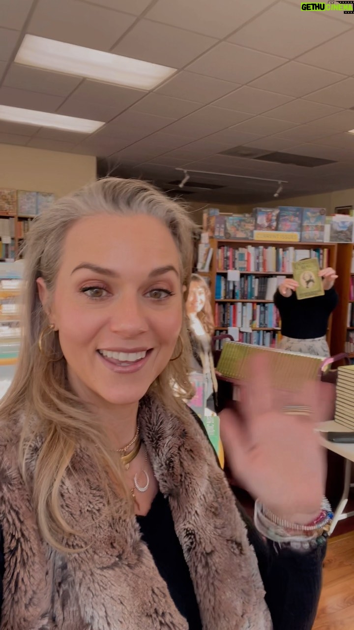 Hilarie Burton Instagram - MORE SIGNED BOOKS??? I mean, okay! ✍️✍️✍️ Thank you guys so much for supporting Grimoire Girl over the last couple months. I was really happy to meet so many of you out on tour, and I love receiving your messages about which parts of the book resonate with you. As we head into the holiday season, a number of you had reached out and asked if I would be signing any more books. I’m teaming up with my local independent bookstore @oblongbooks, and trying to sign books in the morning after I take my kids to school. We have a chunk of 500 signed books available right now. Make sure you order by December 1 if you want them in time for the holidays! Orders are going to be a little slower to fulfill right now because we are entering the craziness of holiday season and that’s REALLY hard on indie shop owners. But my pals at @oblongbooks are pros and we’re all rolling up our sleeves, getting to work! Here’s to gifting magic this winter! Thank you!! Xoxox