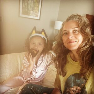 Hilarie Burton Instagram - Took George on a “girls’ trip” to see NC friends. Obviously, hanging with @norrisl25 and his gorgeous wife @anbnorris was a MUST!! Our spawn are now besties, and they are the spitting image of Mouth and Peyton. They may look sweet, but the second we turn our backs…bedlam. 
L&A, you’re the most gracious hosts!! So happy to see you guys!

Love driving down the road with my girl. Asked her what she wanted to listen to in the car. Without hesitation she shouts….
@britneyspears !
Being a girl mom is fun. 🌸