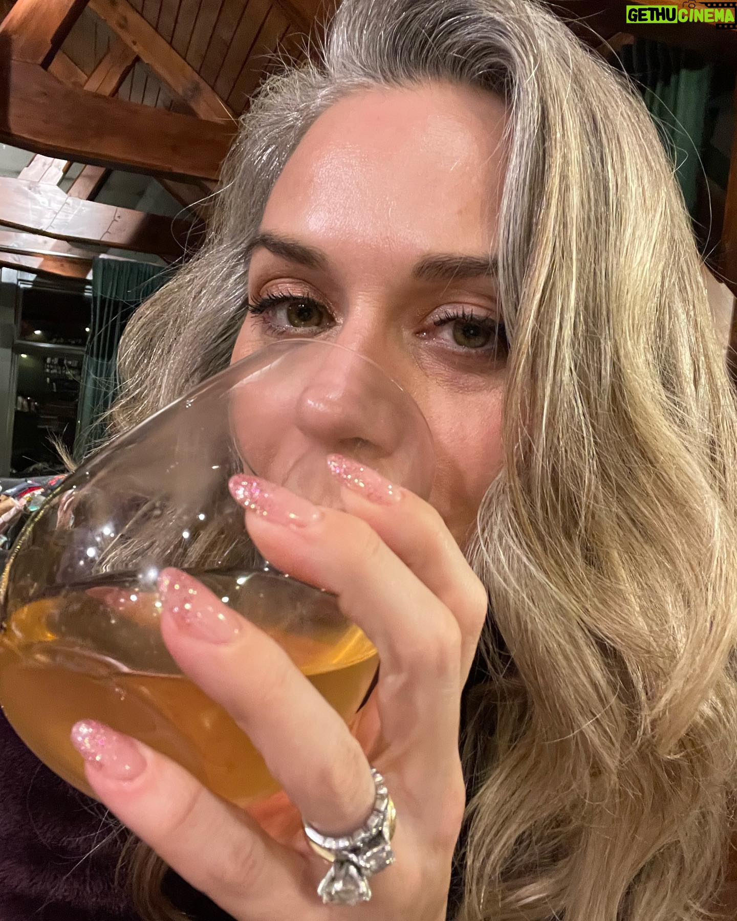 Hilarie Burton - 75K Likes - We did it folks. Get some sleep. The kids are gonna be up early.
Xoxox