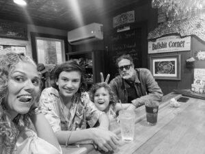 Hilarie Burton Instagram - The Morgans, of Bullshit Corner. 

Keepin’ it classy. 😘