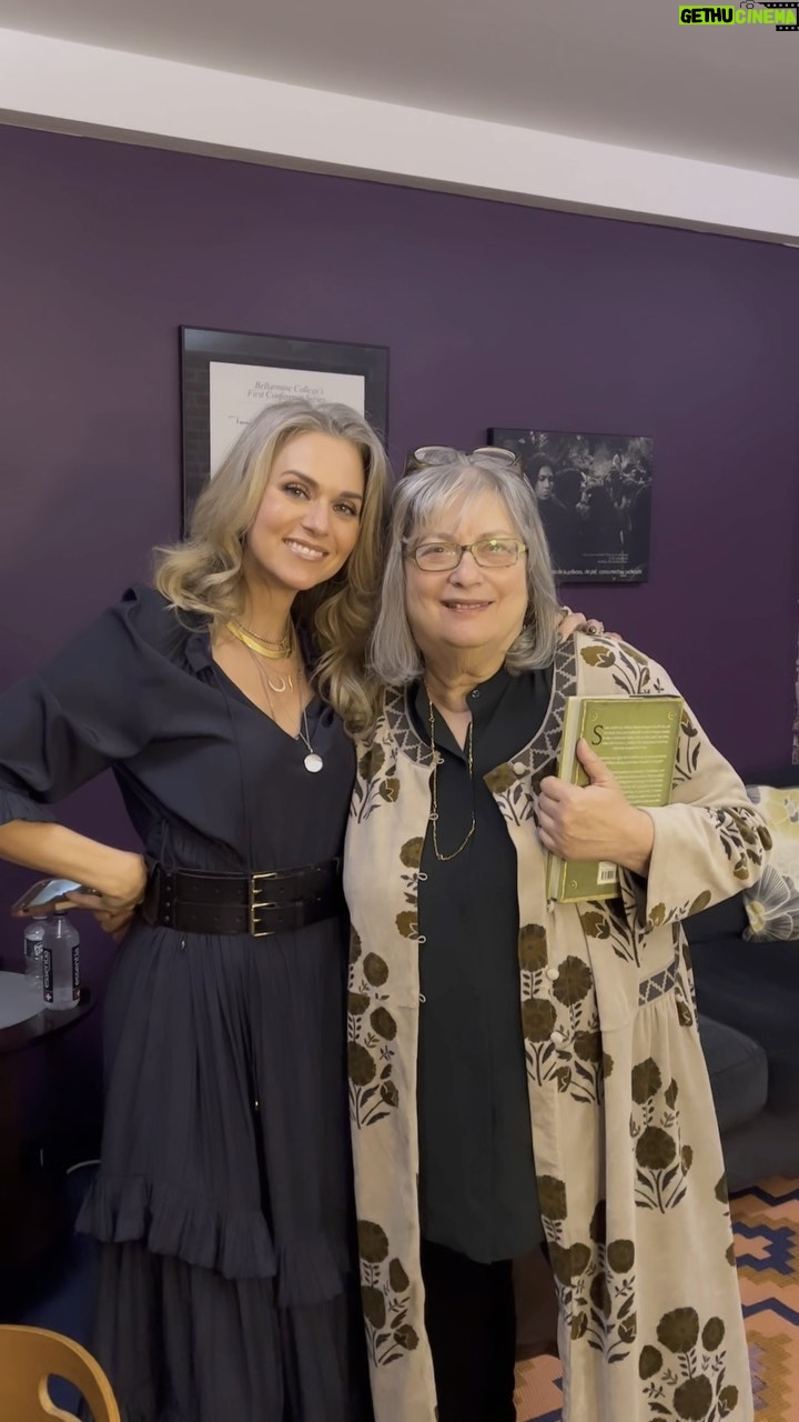 Hilarie Burton Instagram - Last night was one for the books! Thanks to everyone who came out for our @brooklinebooksmith event and thanks to @hilarieburton for such a fun night. 💚