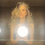 Hilarie Burton Instagram - Hair down. Shoes off. Bedtime for this gal. Thanks for the hot date @jeffreydeanmorgan ! Always always always proud of you. Happy Upfronts @amc_tv 😘 Big kisses to @virginialinzee and @thedavidcruz for cleaning me up after the drive down from the farm. It takes a village. Xoxoxox