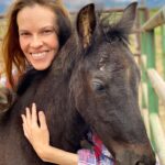 Hilary Swank Instagram – Hey guys 😊 I’m so happy to introduce to you all, the newest member of our pack. Meet, King 🐎 

#HorsesOfInstagram