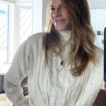 Hilary Swank Instagram – I rarely take selfies, but I just got a new top, welllllll it’s actually a vintage top, but I just got it, making it “new” to me. I love vintage (alongside sustainable investment pieces), especially victorian, which make me feel so feminine. This piece I got from one of my favorites, @theludlowshop 💫 So I took a few fun pics in it. I’ll sporadically post some more of my favorite vintage shops for you to enjoy too. 💝
Happy Sunday everyone! 🙌🏽
P.S. I actually had the shirt on backwards for most of the time 🤪 Photo number 3 shows it the way it was intended. Which do you like best? Front or back?