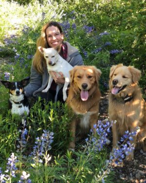Hilary Swank Instagram - Happy Easter, from our family to yours! 💐
#Easter