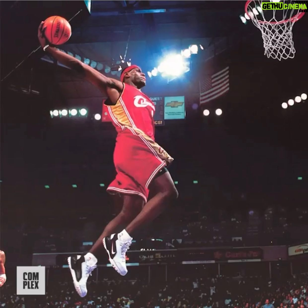 Hilary Swank Instagram - Happy 36th Birthday, @kingjames 👊🏽 You continue to inspire, in more ways than one can find words for ✨🙌🏽 #LebronJames . . . 📸 via @complex