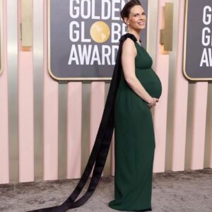 Hilary Swank Instagram - About last night ✨

Thank you, @prada @thomascarterphillips @chadwoodhair @fabiolamakeup @tiffanyandco 🙌🏽