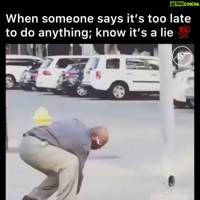 Hilary Swank Instagram - How many of you have missed #FitnessFriday ?!! I know I sure have and if this isn’t the best inspiration to get started again, I don’t know what is! 💪🏽👊🏽 #WhatsYourMissionStatement? #MakeAChoice #MakeItHappen AND if you know who this is, let me know so I can tag him!!