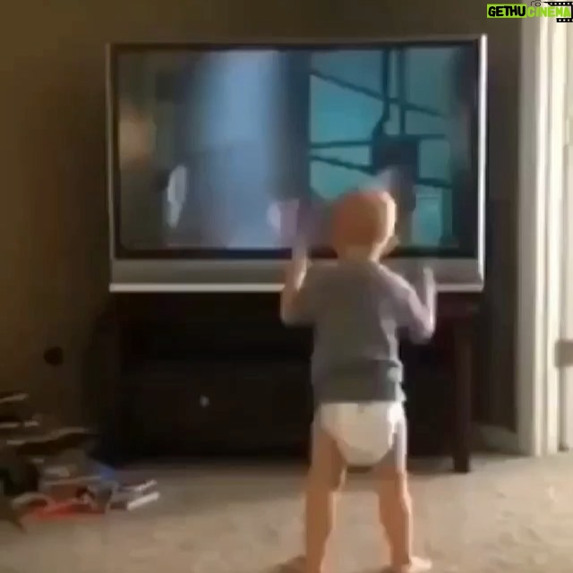 Hilary Swank Instagram - Been having a long week, so missed #FitnessFriday this last Friday. Check out the real #MillionDollarBaby 🤩 @sharonstone just sent me this and I just can’t take how adorable and awesome it is! This kid is going to do and be whatever they want with this commitment! ❤️ 📹 @bebesencantadoresbr