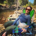 Hilary Swank Instagram - It’s been a long time since we sat down and did nothing. Guess that’s why they created #LaborDay 🙌🏽💫 Hope you all are doing something you love too? #Nature #WithMyFavoritePerson #AndAlwaysThePack #DogsOfInstagram