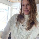 Hilary Swank Instagram – I rarely take selfies, but I just got a new top, welllllll it’s actually a vintage top, but I just got it, making it “new” to me. I love vintage (alongside sustainable investment pieces), especially victorian, which make me feel so feminine. This piece I got from one of my favorites, @theludlowshop 💫 So I took a few fun pics in it. I’ll sporadically post some more of my favorite vintage shops for you to enjoy too. 💝
Happy Sunday everyone! 🙌🏽
P.S. I actually had the shirt on backwards for most of the time 🤪 Photo number 3 shows it the way it was intended. Which do you like best? Front or back?