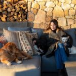 Hilary Swank Instagram – So happy to be a part of @archdigest this month featuring the dream home we built – something I have worked towards for 3 decades. It’s such a gift and I am so very grateful.  We had such incredible artisans to help make this dream come true. All of these extraordinary people are listed below and you can find a link in my bio to see more pics and the entire article, welcome in!!

Designer: @markzeffdesign
Architect: @onearchitects 
General Contractor: DeLuca Construction 
Architectural Lighting Designer:
@luminosityald 
Greenhouse: @growing_spaces 
Kitchen and bathroom Slabs: 
@thestonecollection 

Some select furniture:
@obsoleteinc 
@schwung.design 

Article by: @emilwilbekin 
Photographer: @juliesoefer 
Makeup: @emy_bee 
Hair: McKenzy Brown