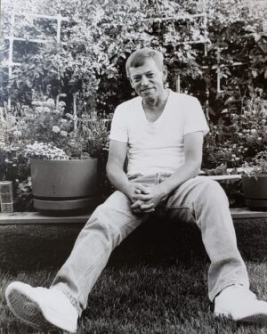 Hilary Swank Instagram - You would be 75 today, and a Great Papa to two more extraordinary souls. I celebrate you everyday and the beautiful grace filled gift you were and continue to be in my life. You are greatly missed by so many, but I can’t imagine anyone missing you more than me. Thank you for being my guiding light. I love you, Dad. Always and forever through every lifetime. 💞✨🌹