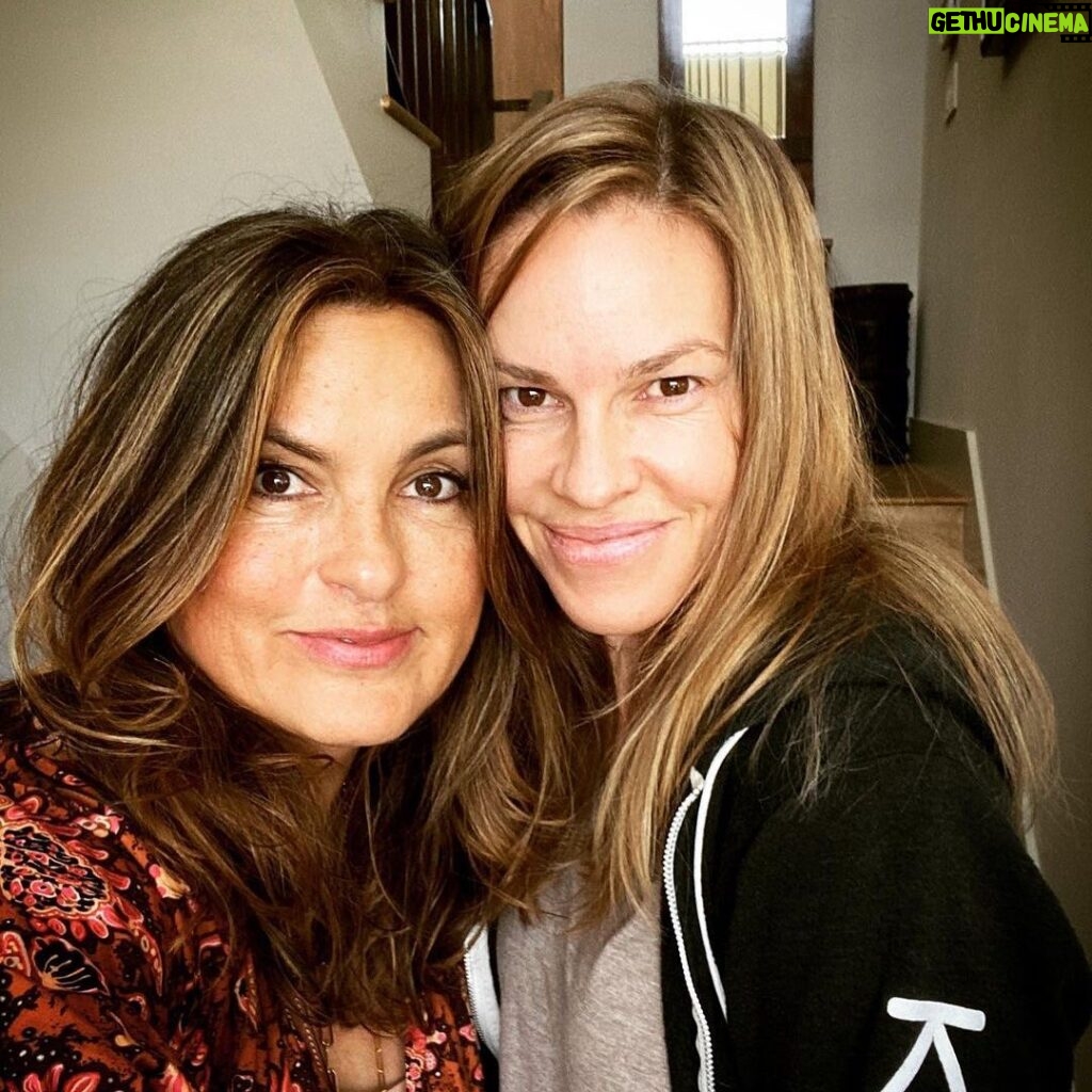 Hilary Swank Instagram - Love this woman. She is a true treasure. So grateful to call her my BFF 💝🙌🏽💫 . . . Repost @therealmariskahargitay 💜