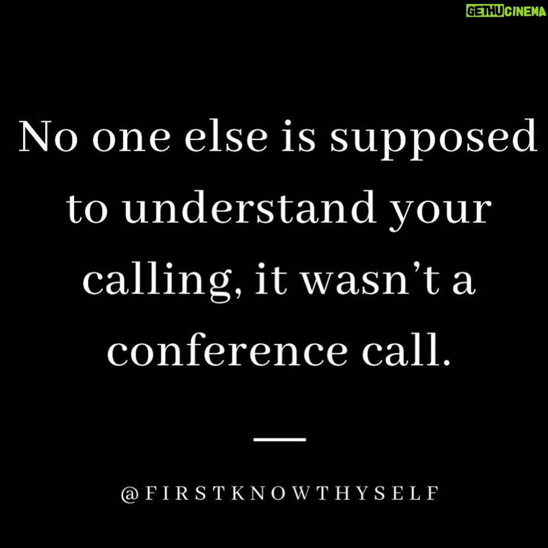 Hilary Swank Instagram - THIS IS THE THING!! This is between you and you. So you gotta trust yourself first. Don’t explain the thing just do the thing and then they’ll be able to see the thing - making explaining anything unnecessary. Repost @glennondoyle 🙌🏽💫💝 #MissionMonday #WhatsYourMissionStatement? #MakeAChoice #MakeItHappen